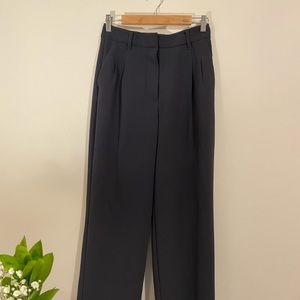 Aritzia Effortless Pant